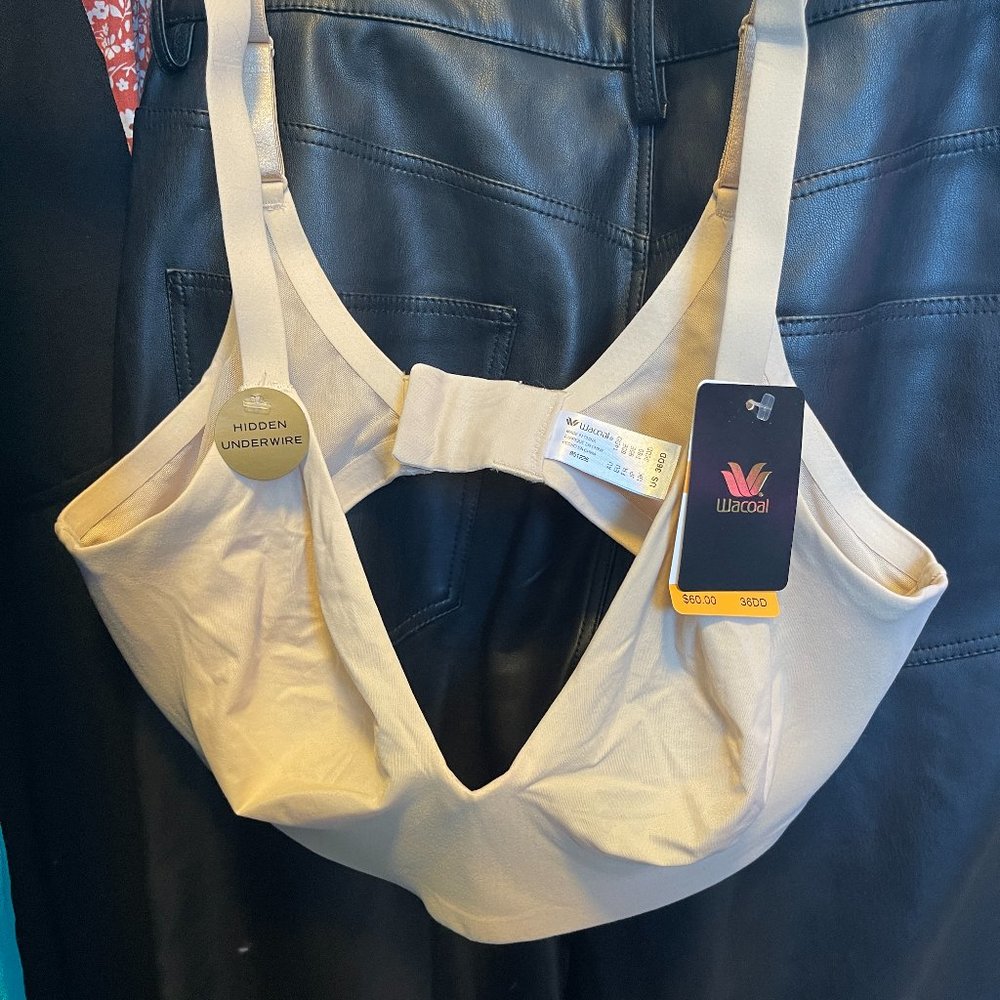 NWT Wacoal Bra - 36DD in Nude